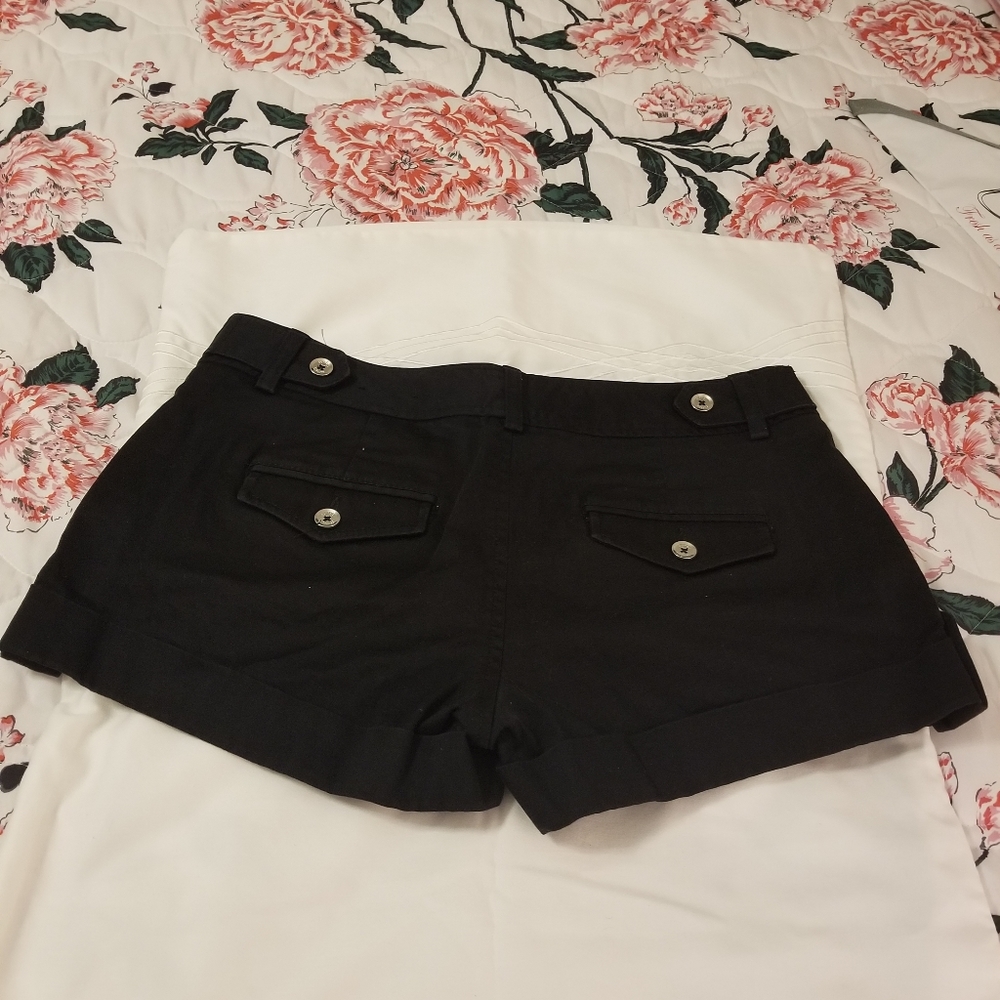 Shorts - Picture 3 of 4